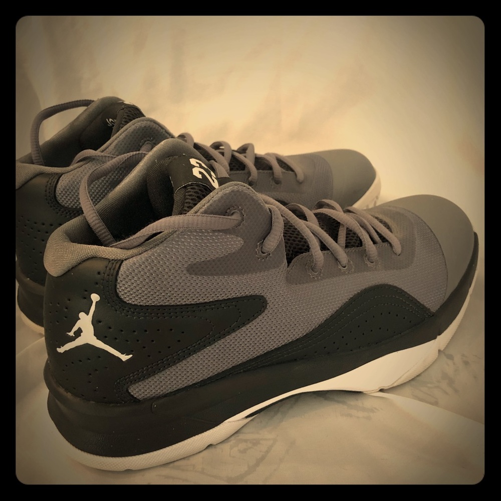 NIKE JORDAN DUAL FUSION  RARE BASKETBALL SHOES 8.5